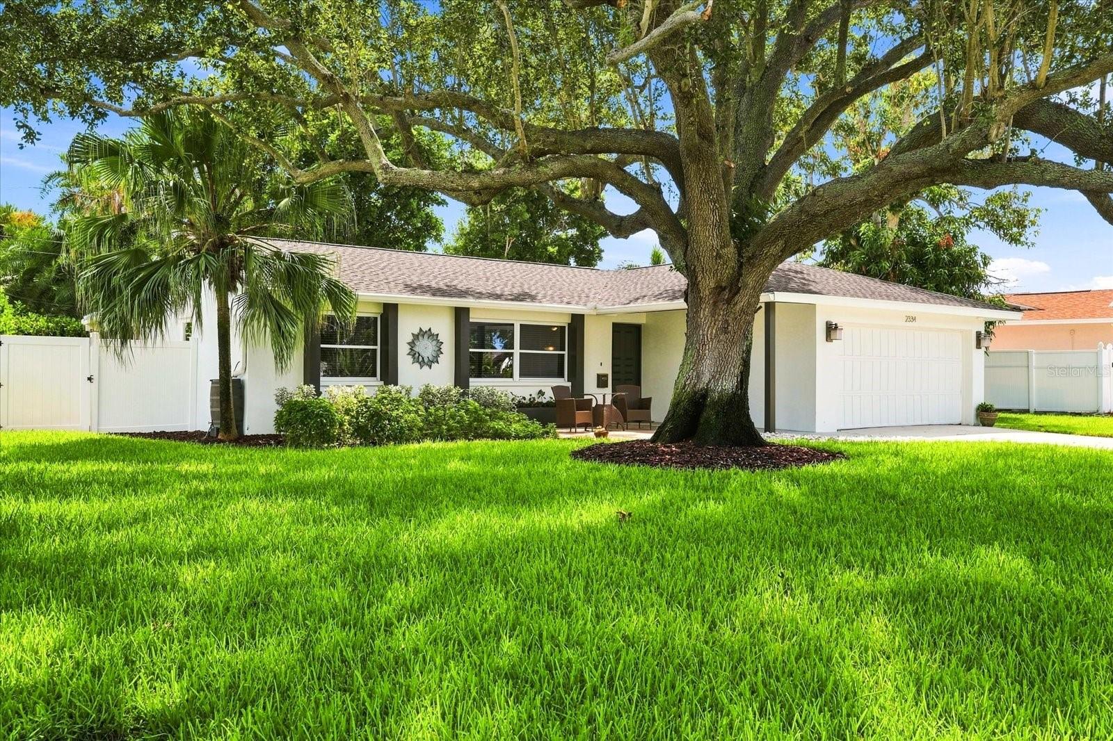 2334 Tropical Shores Dr Se Property Photo 1