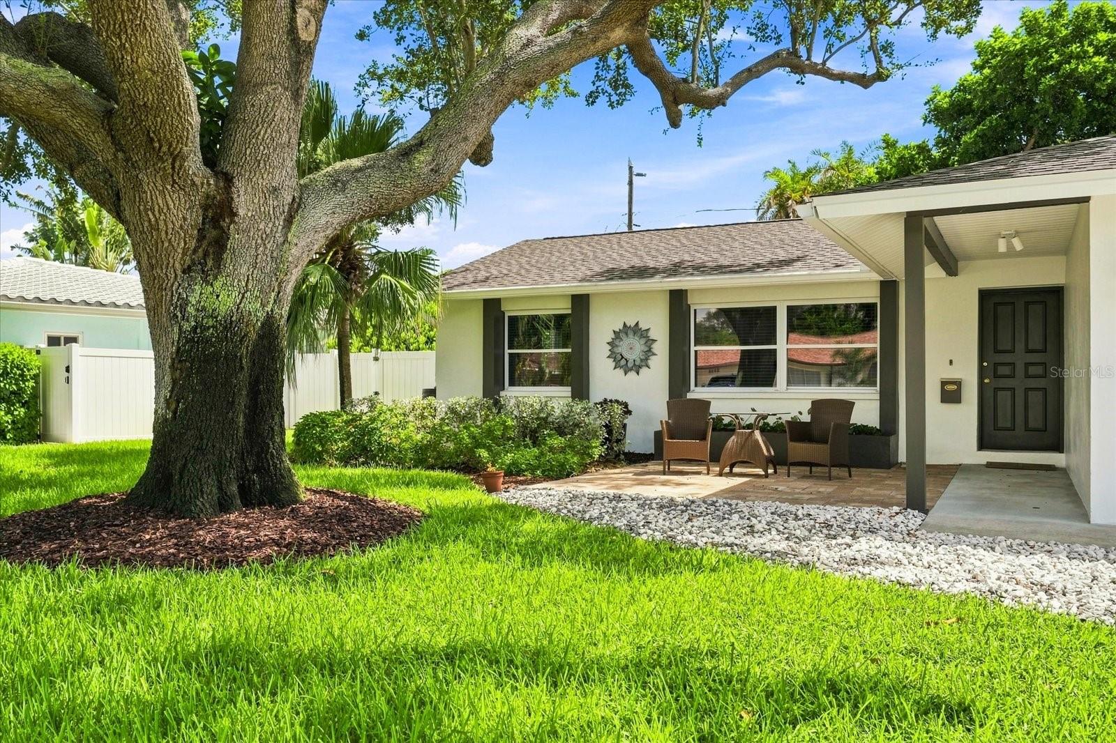 2334 Tropical Shores Dr Se Property Photo 7