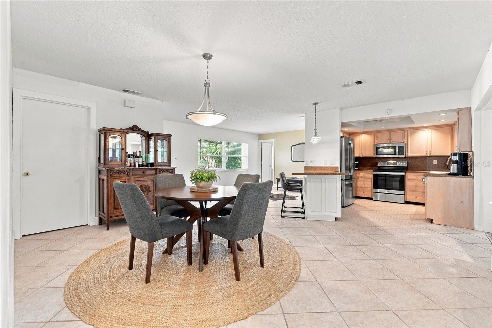 2334 Tropical Shores Dr Se Property Photo 12