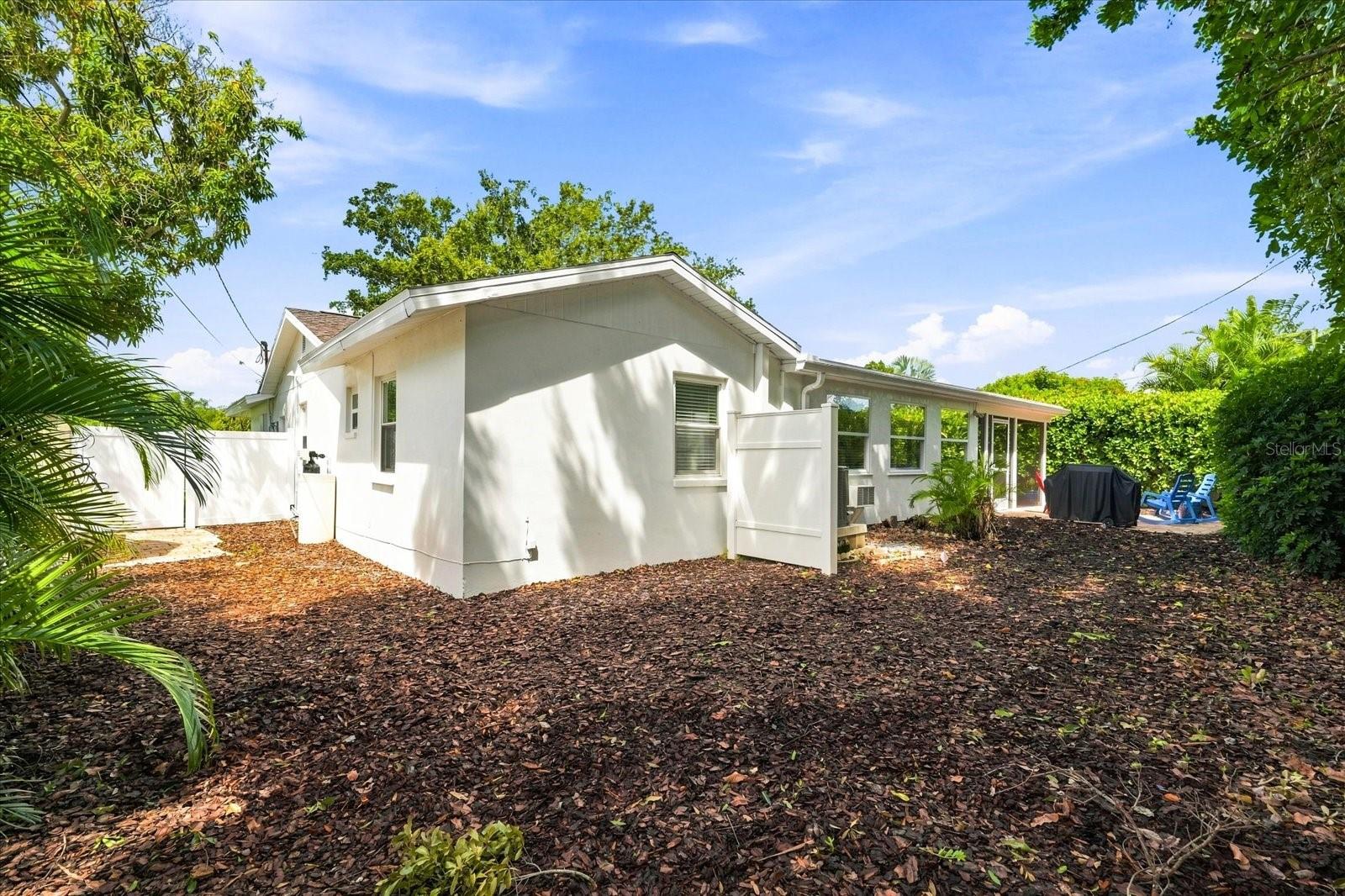 2334 Tropical Shores Dr Se Property Photo 40