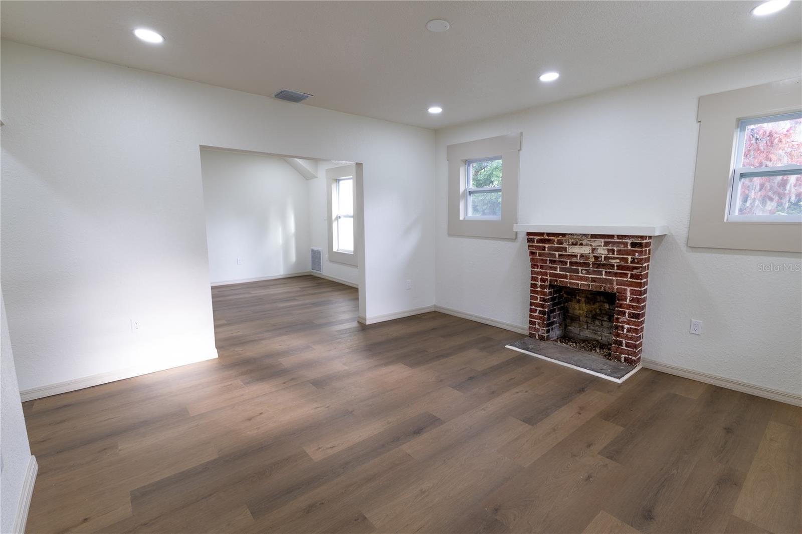 14022 4th St Property Photo 4
