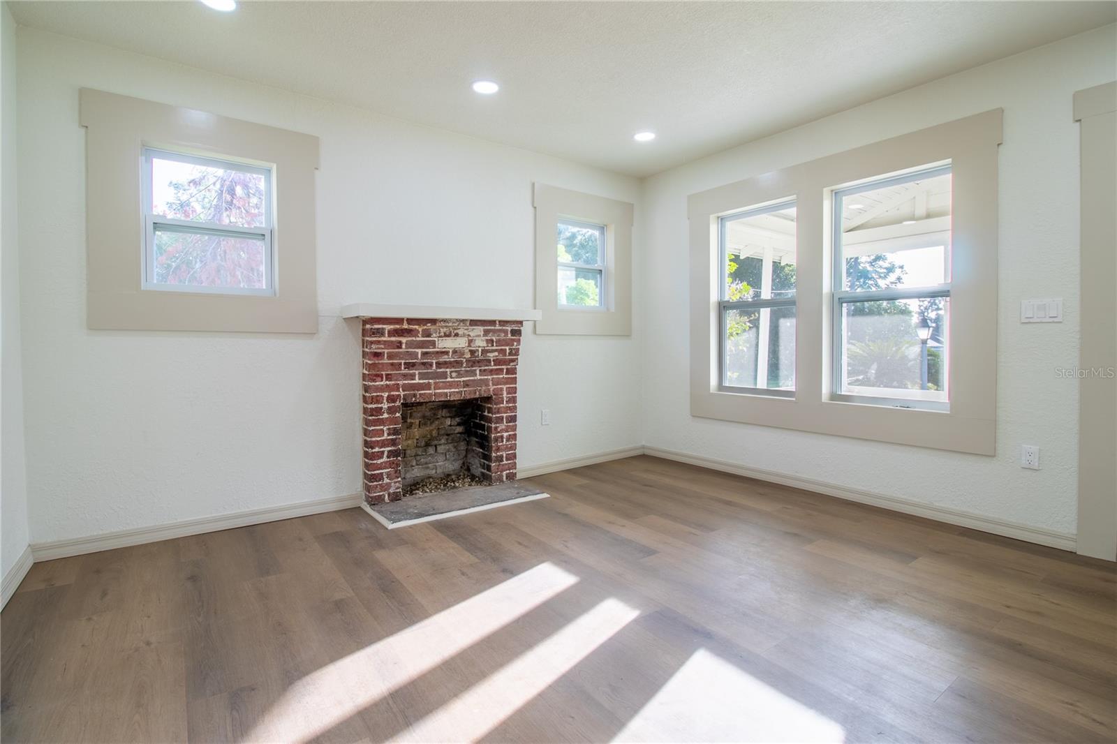 14022 4th St Property Photo 5