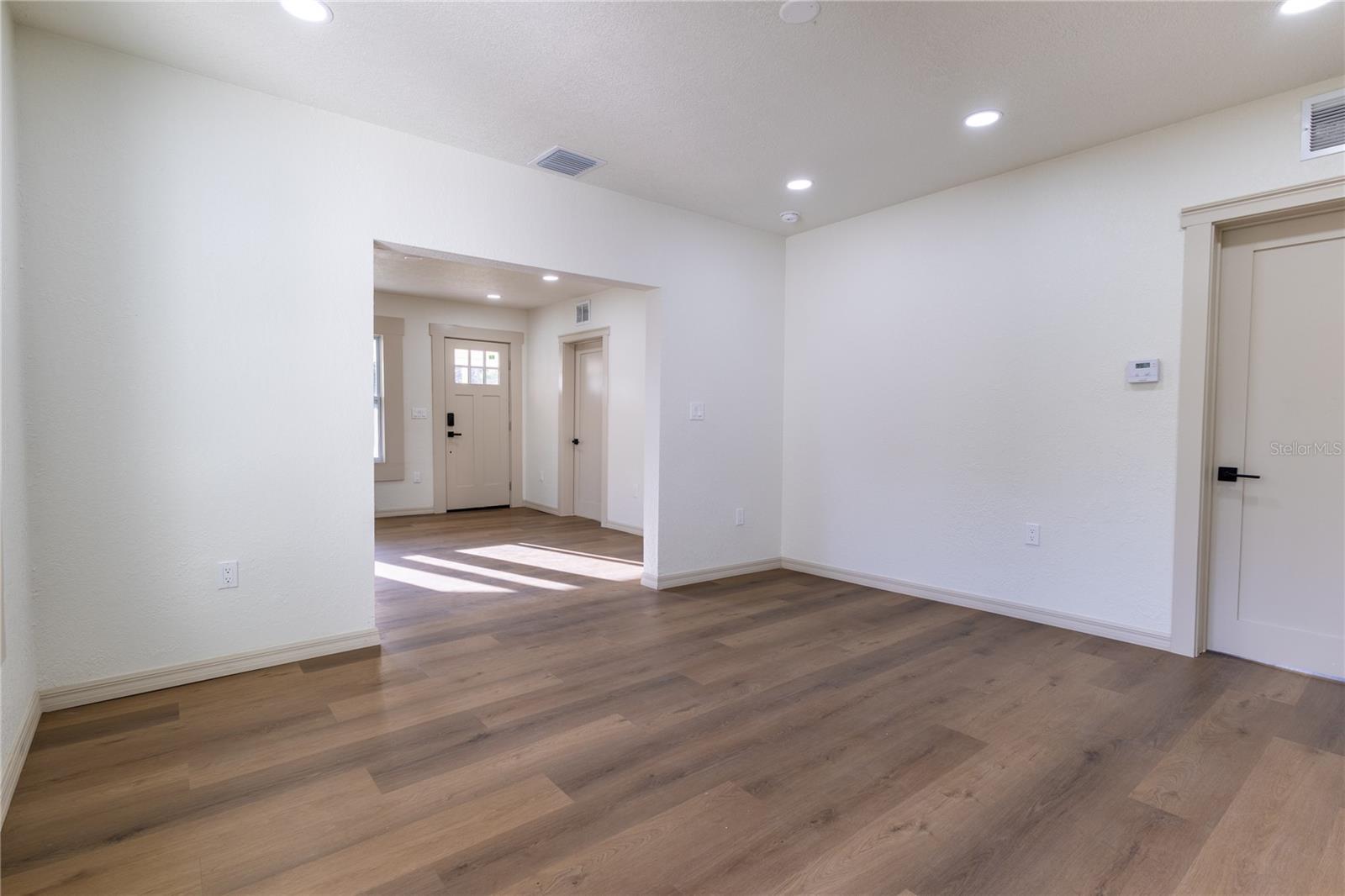 14022 4th St Property Photo 11