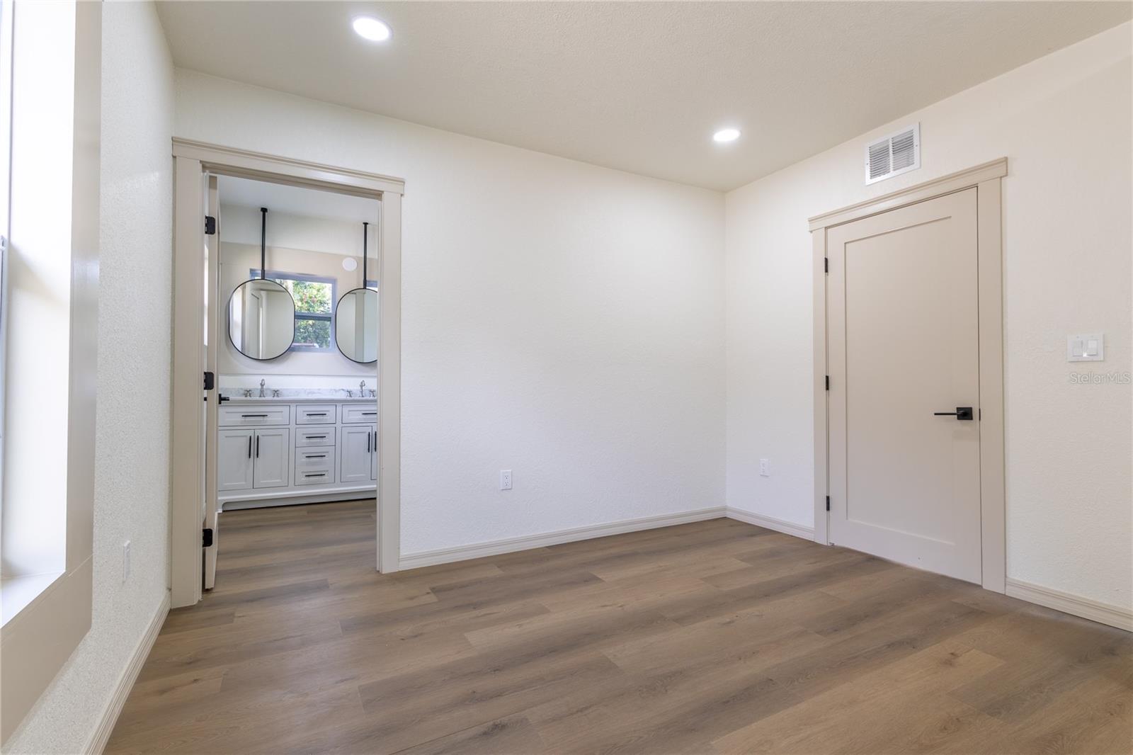 14022 4th St Property Photo 16