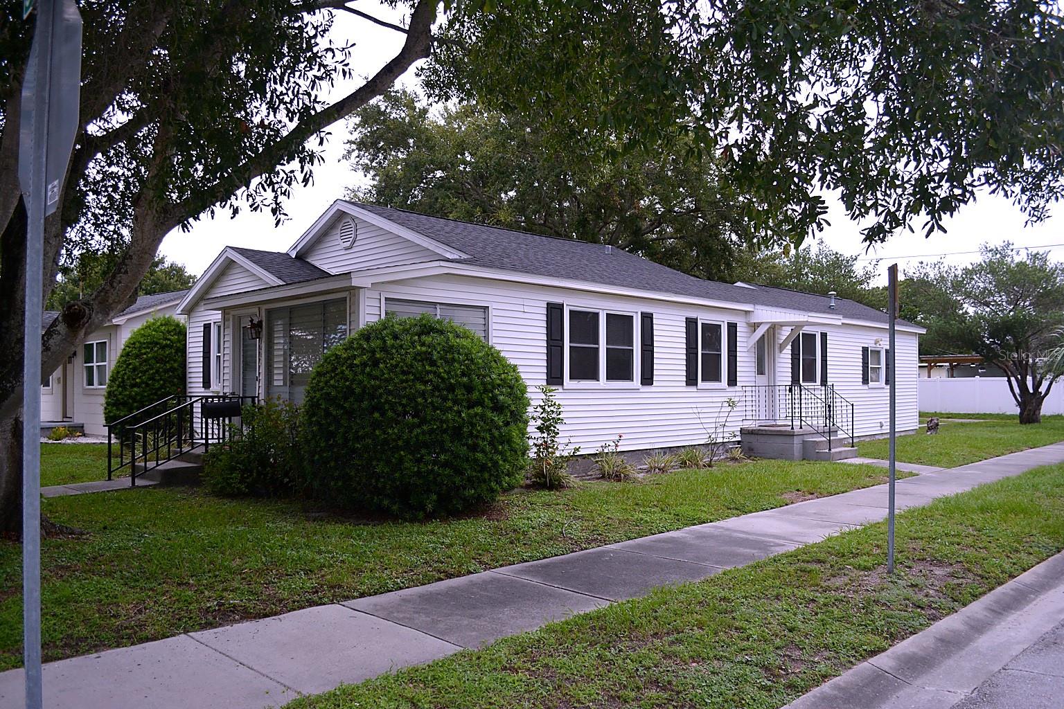 1401 34th Ave N Property Photo 2