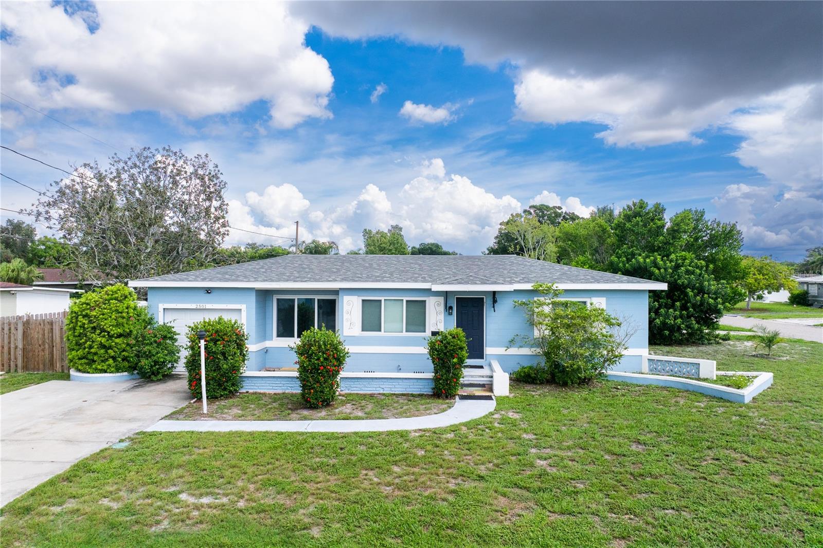 2501 Leslee Lake Dr N Property Photo 1