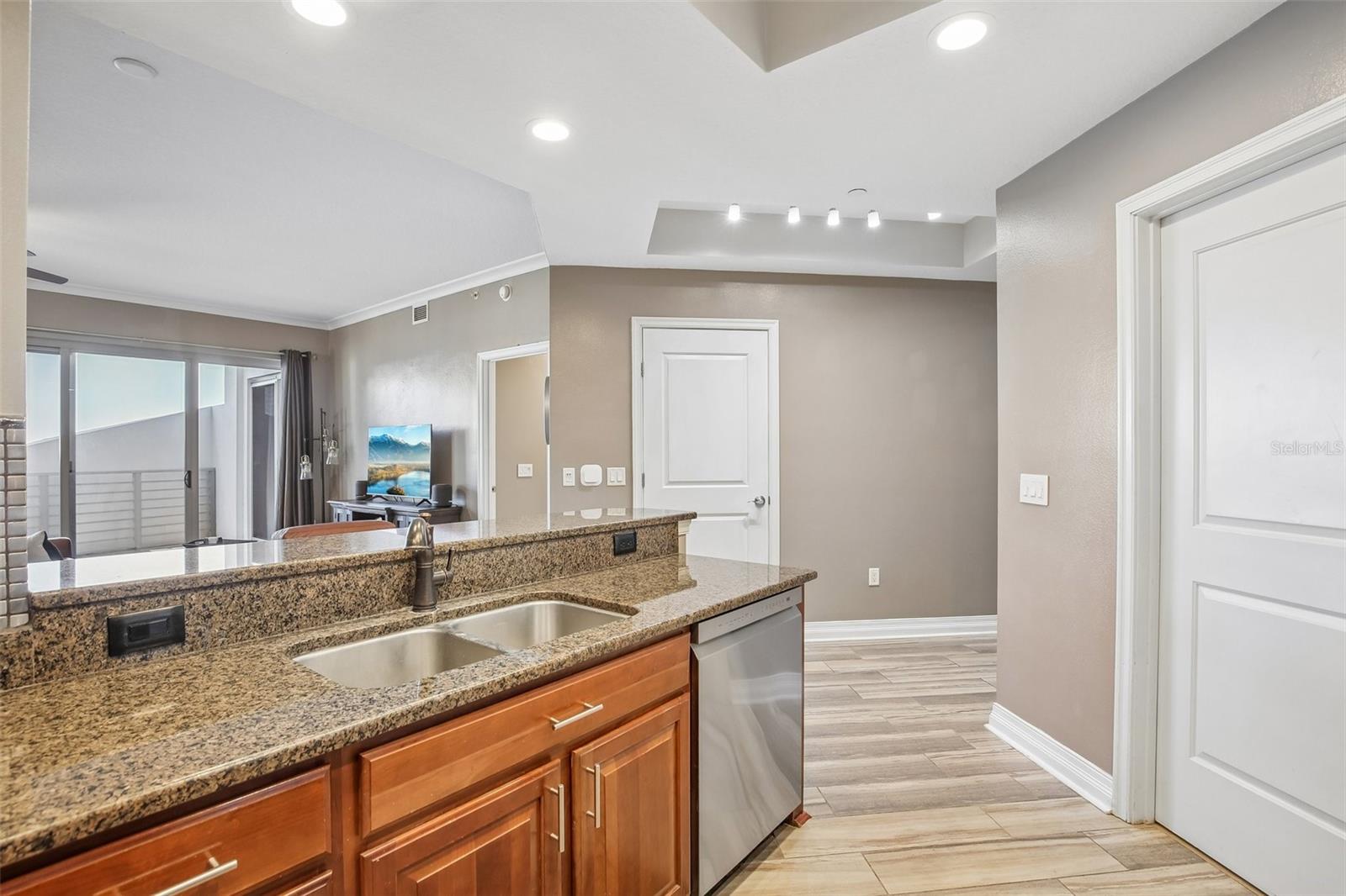 1209 E Cumberland Ave #603 Property Photo 19
