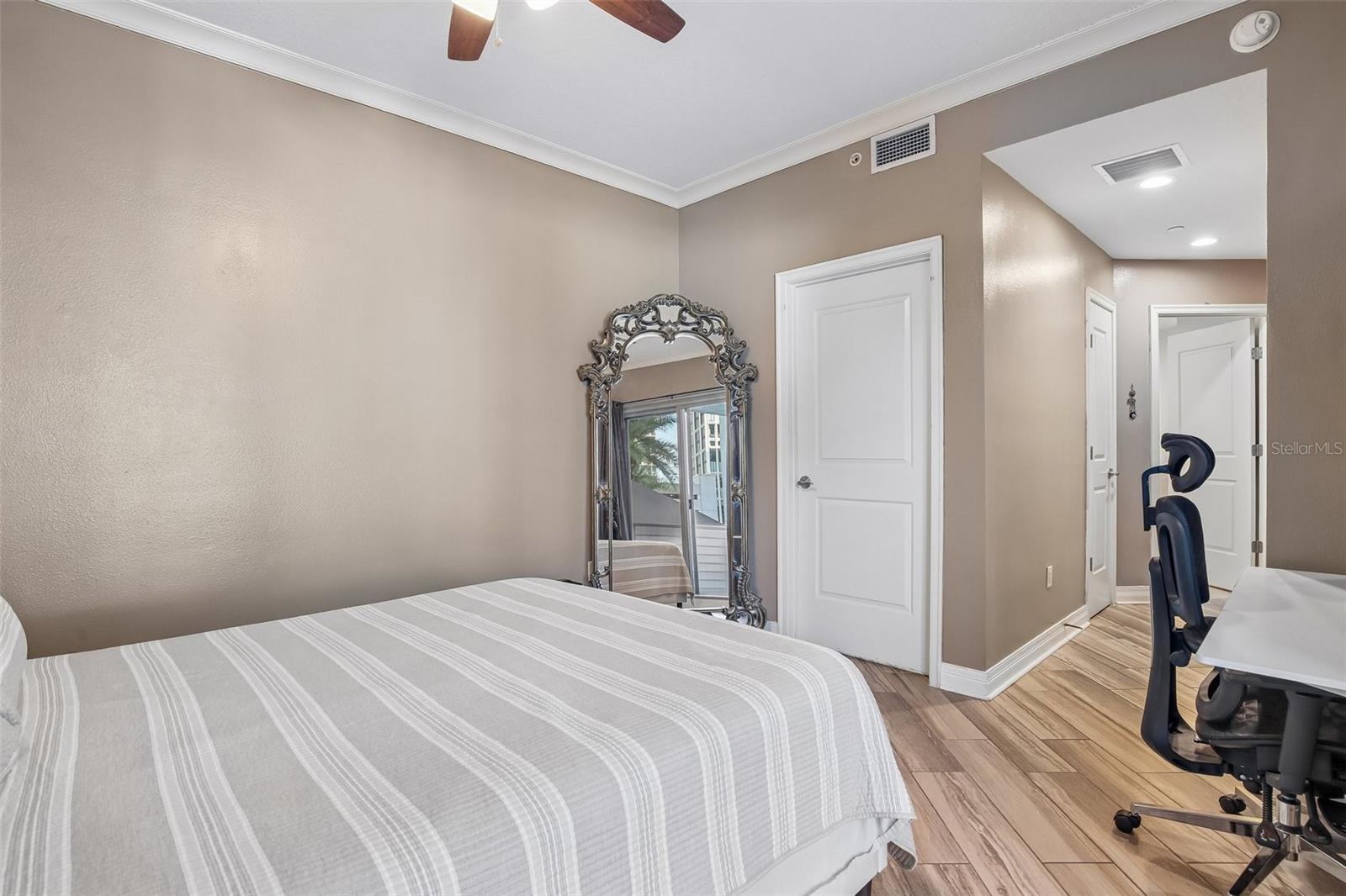 1209 E Cumberland Ave #603 Property Photo 25