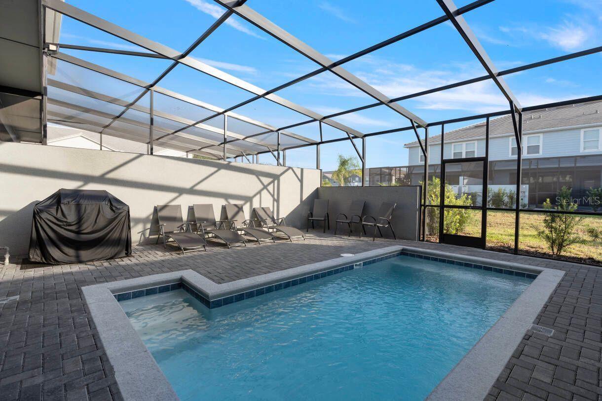 7108 Oakmoss Loop Property Photo 3