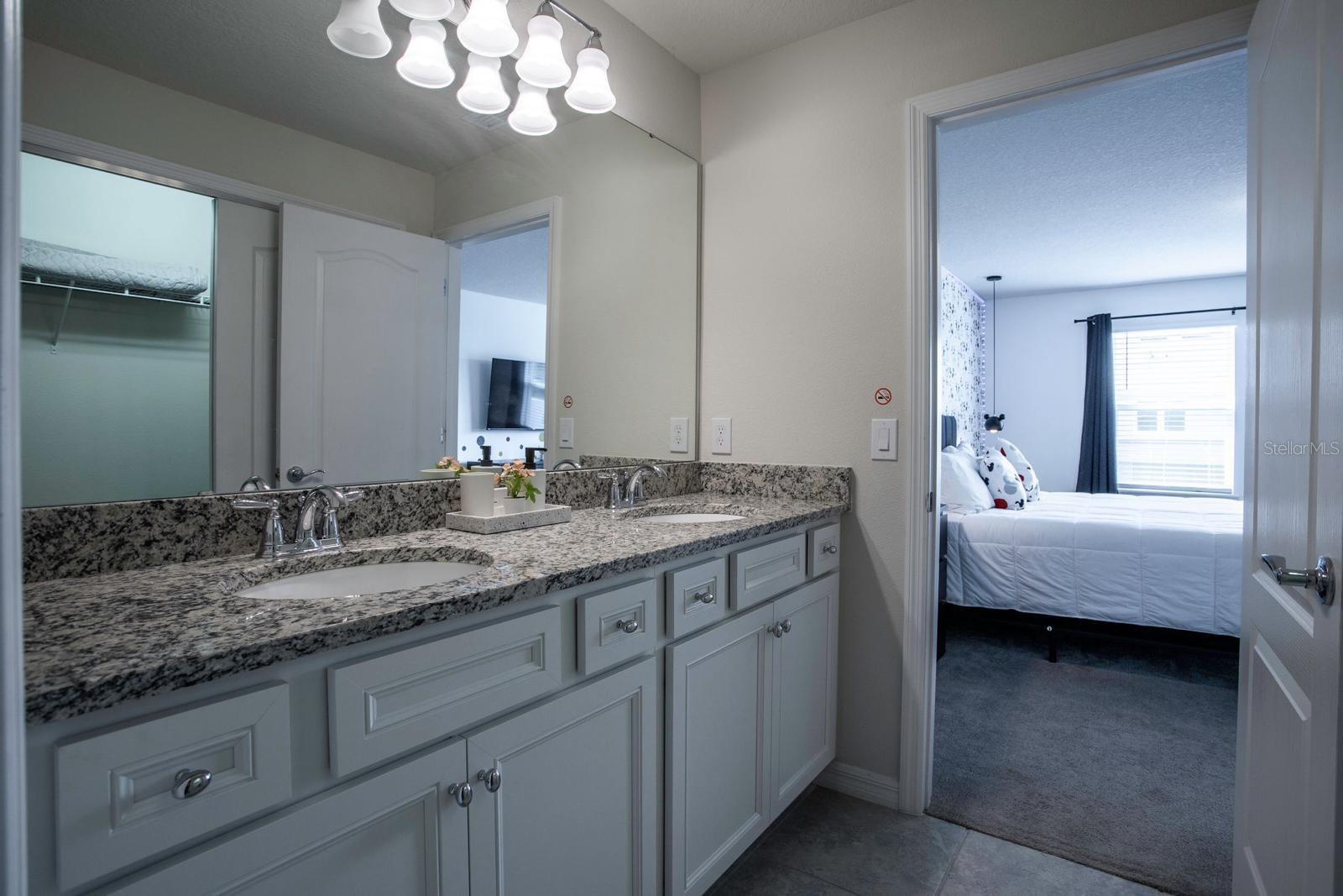 7108 Oakmoss Loop Property Photo 17