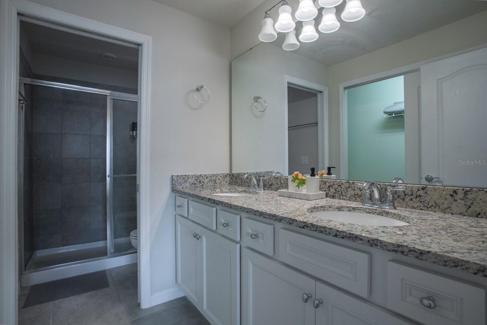 7108 Oakmoss Loop Property Photo 18