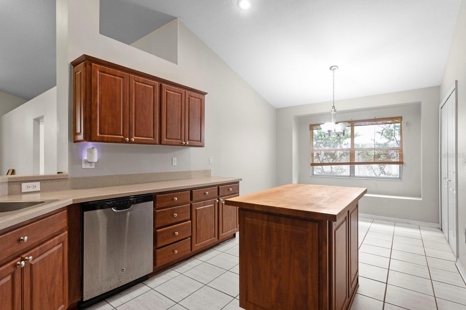 10420 Springrose Dr Property Photo 4