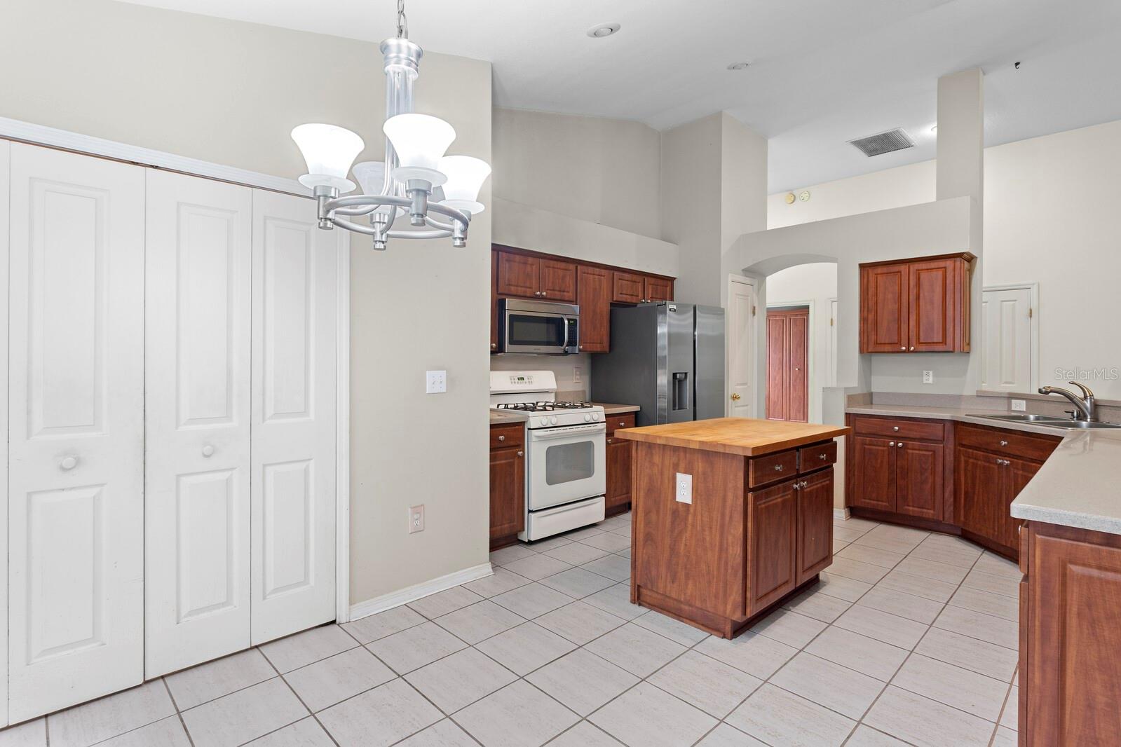 10420 Springrose Dr Property Photo 5