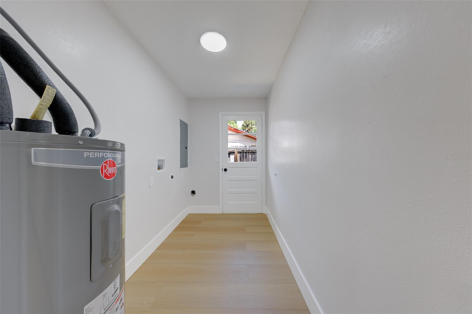 471 Sierra Cir E Property Photo 40