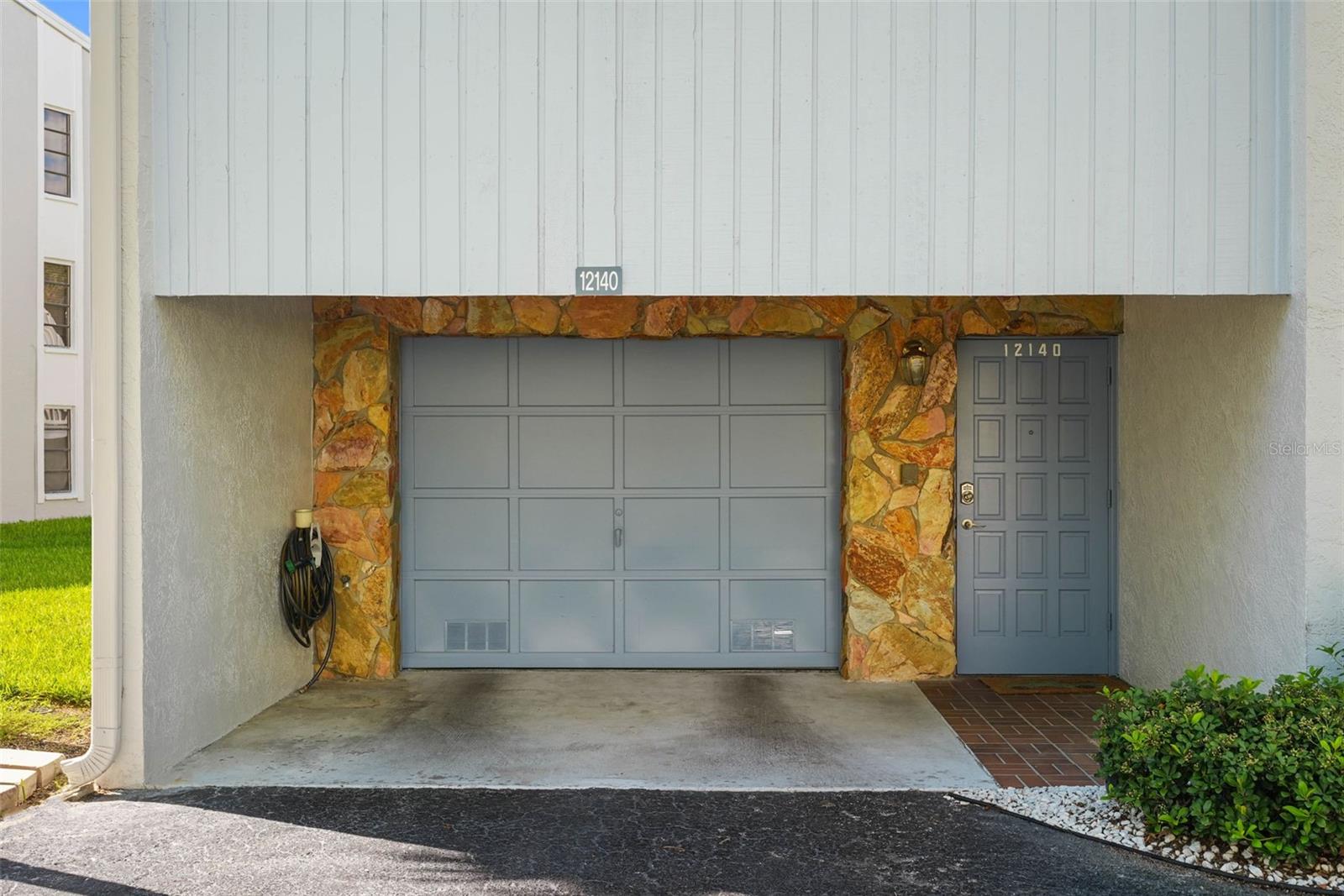 12140 Capri Cir S Property Photo 4