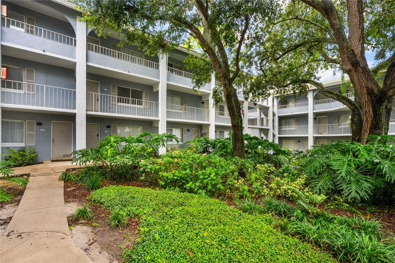 109 Oyster Bay Cir #220 Property Photo 4