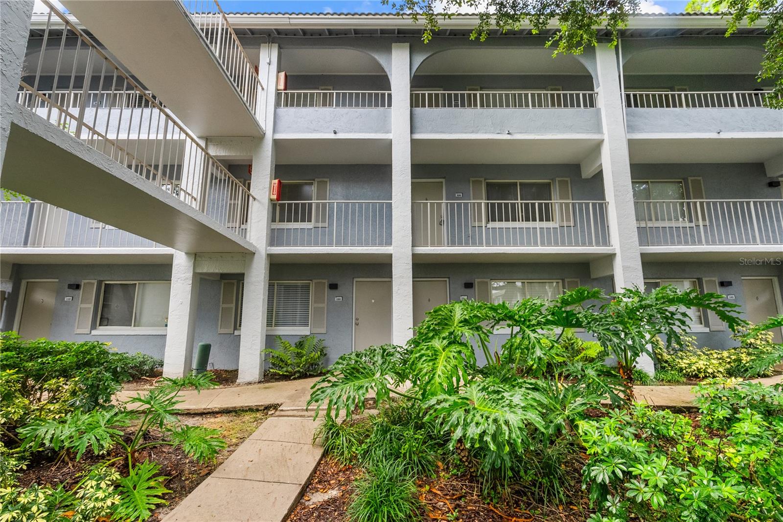 109 Oyster Bay Cir #220 Property Photo 5