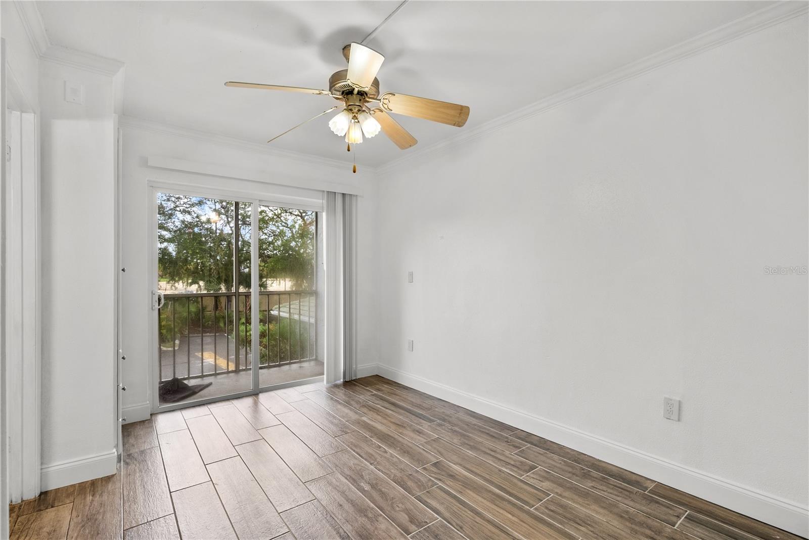 109 Oyster Bay Cir #220 Property Photo 13