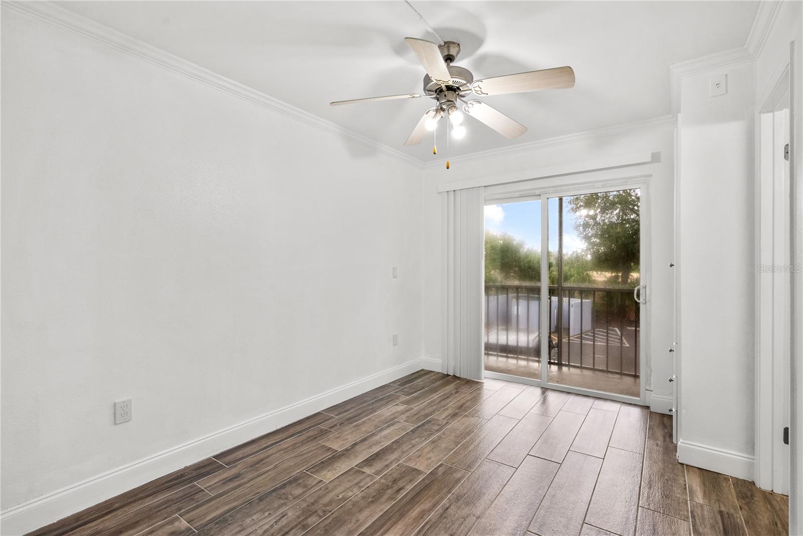 109 Oyster Bay Cir #220 Property Photo 14