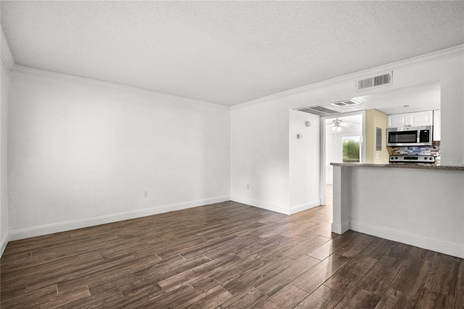 109 Oyster Bay Cir #220 Property Photo 16
