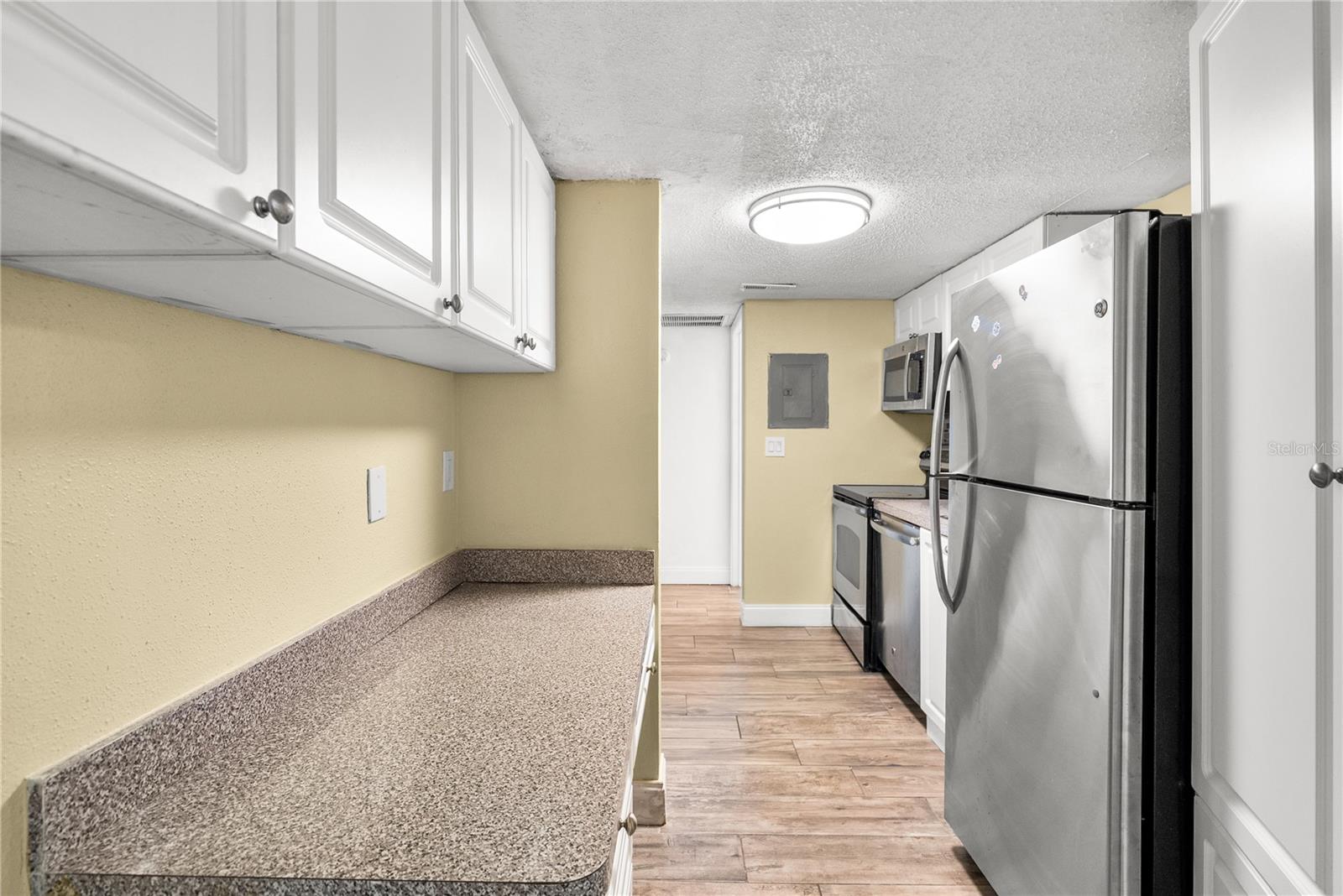 109 Oyster Bay Cir #220 Property Photo 23