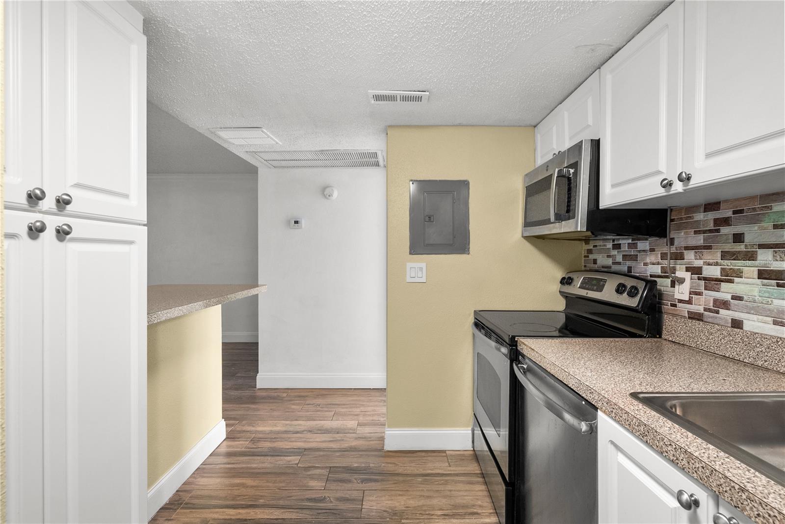 109 Oyster Bay Cir #220 Property Photo 26