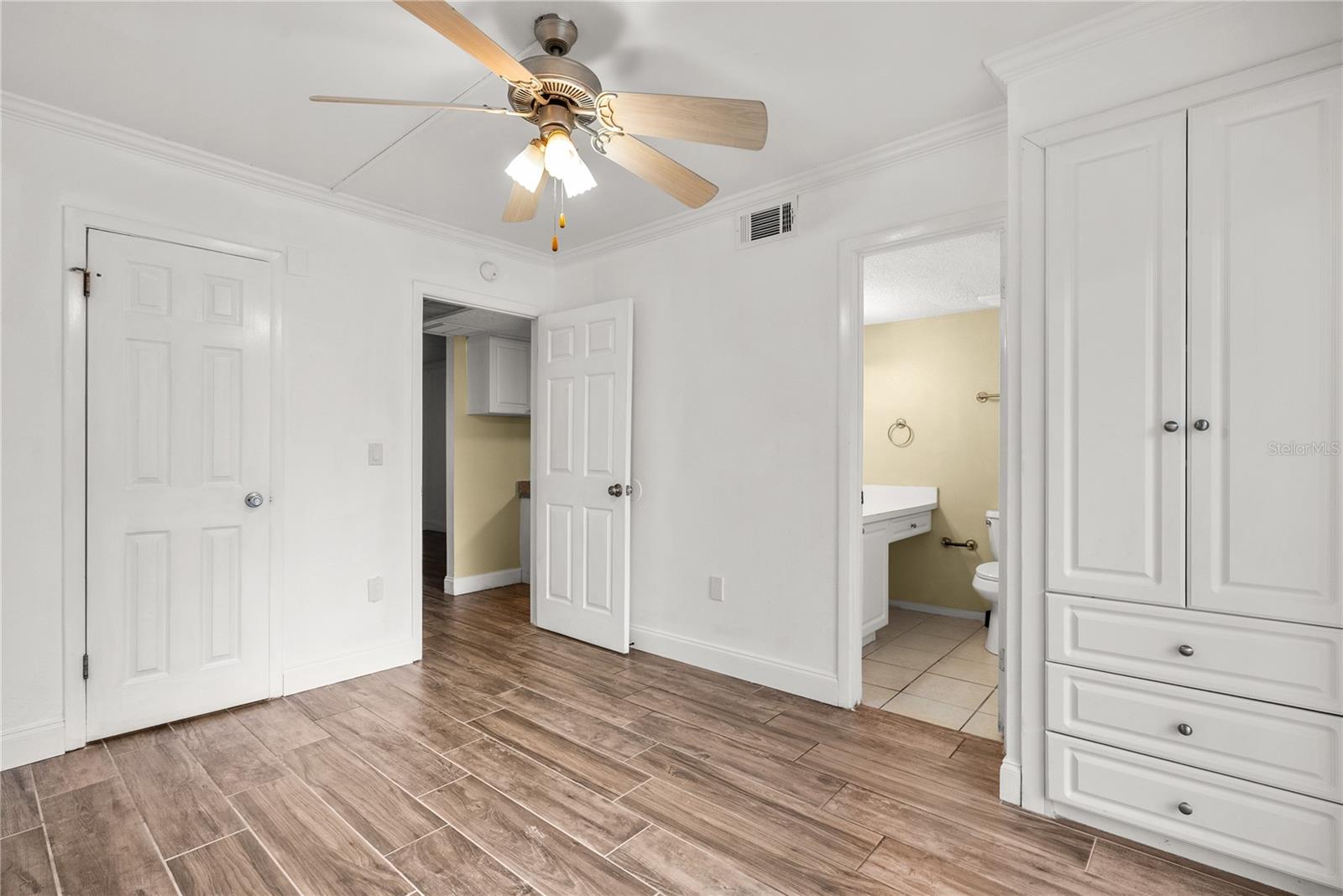 109 Oyster Bay Cir #220 Property Photo 34