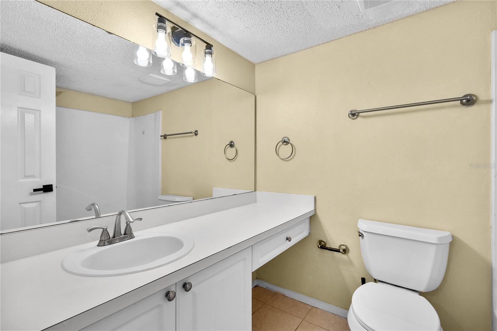 109 Oyster Bay Cir #220 Property Photo 35