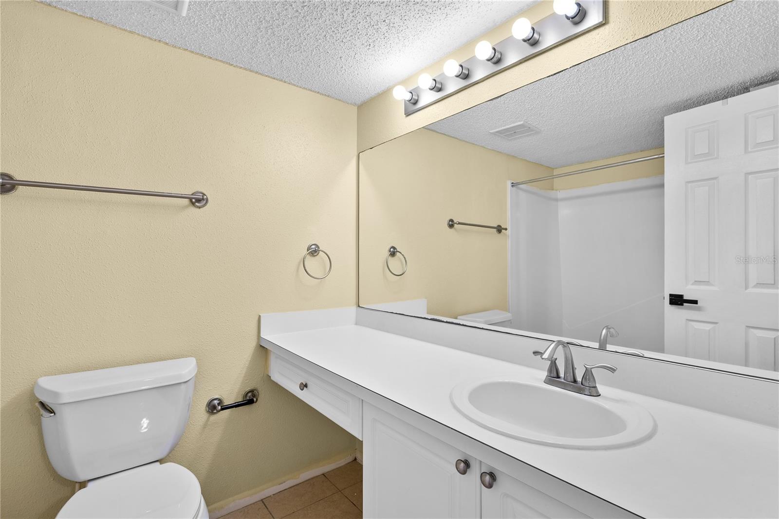 109 Oyster Bay Cir #220 Property Photo 36