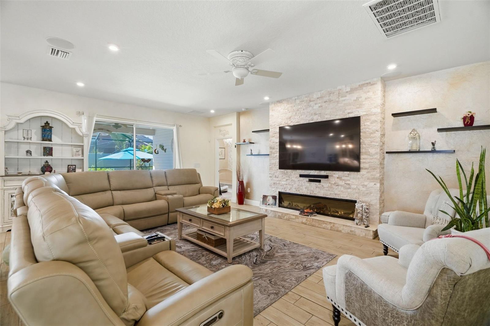 11750 Lake Lucaya Dr Property Photo 4