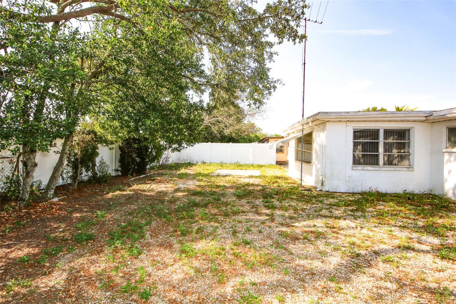 10824 Queens Rd Property Photo 7