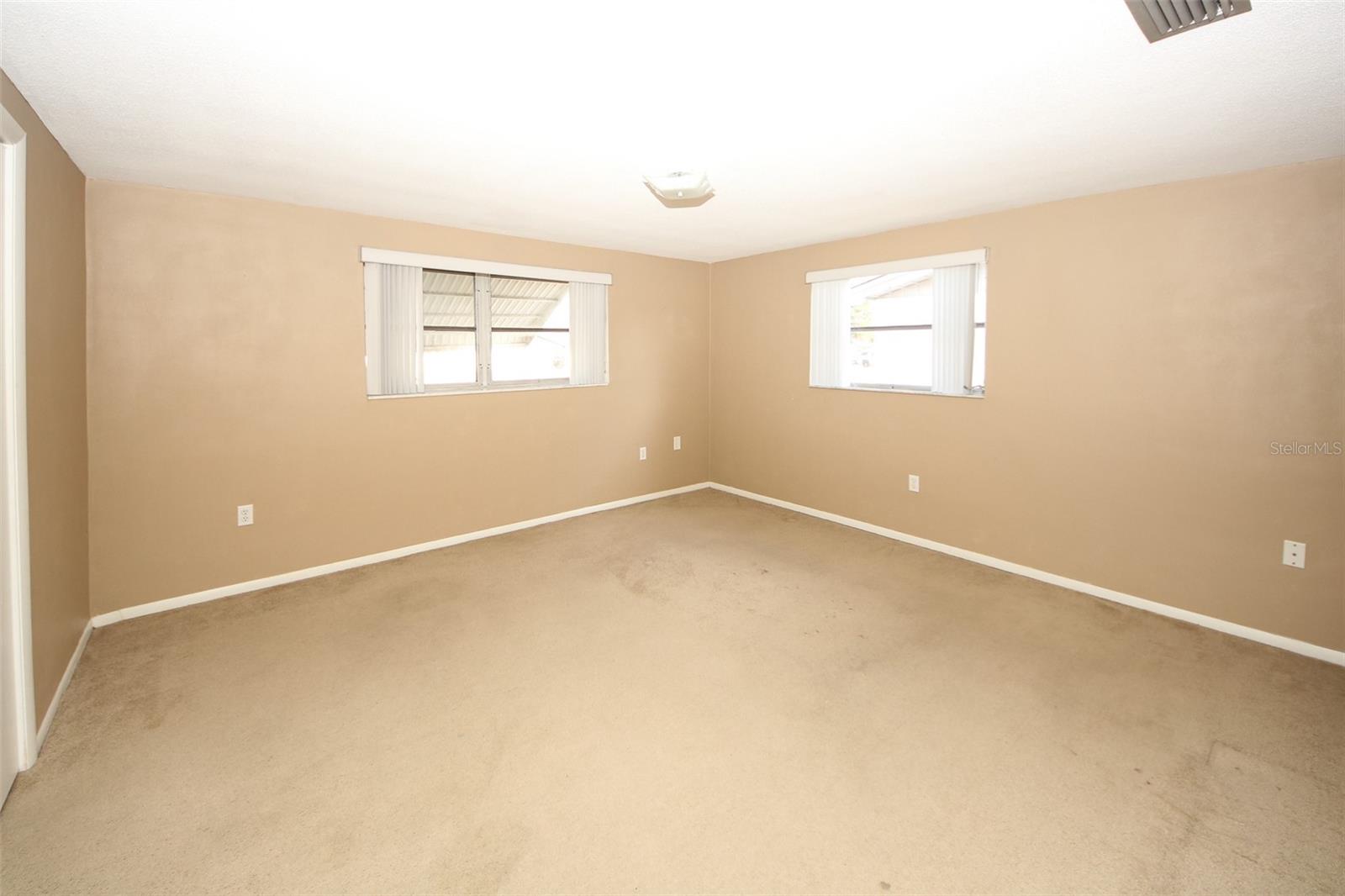 10824 Queens Rd Property Photo 11