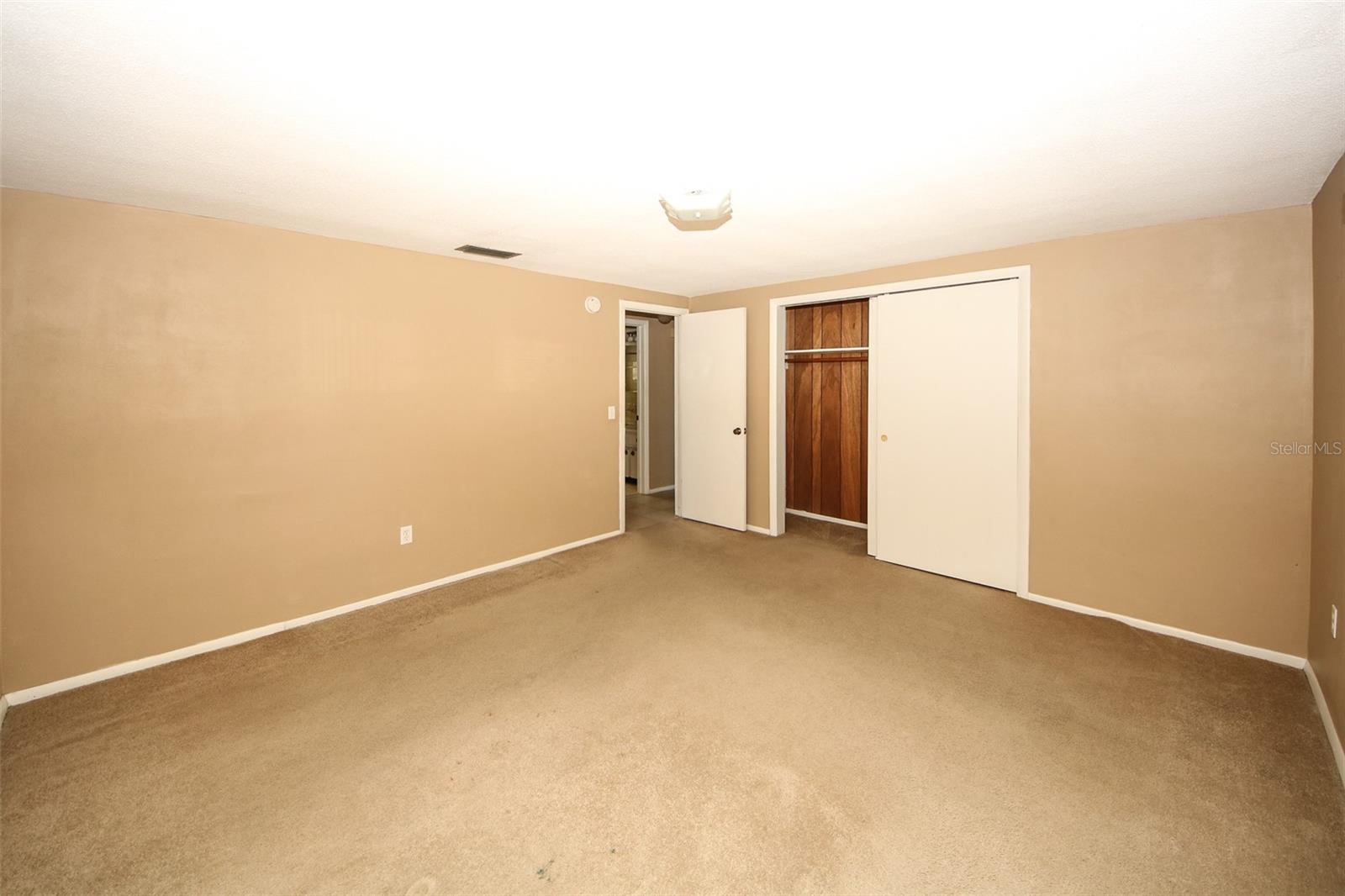 10824 Queens Rd Property Photo 12