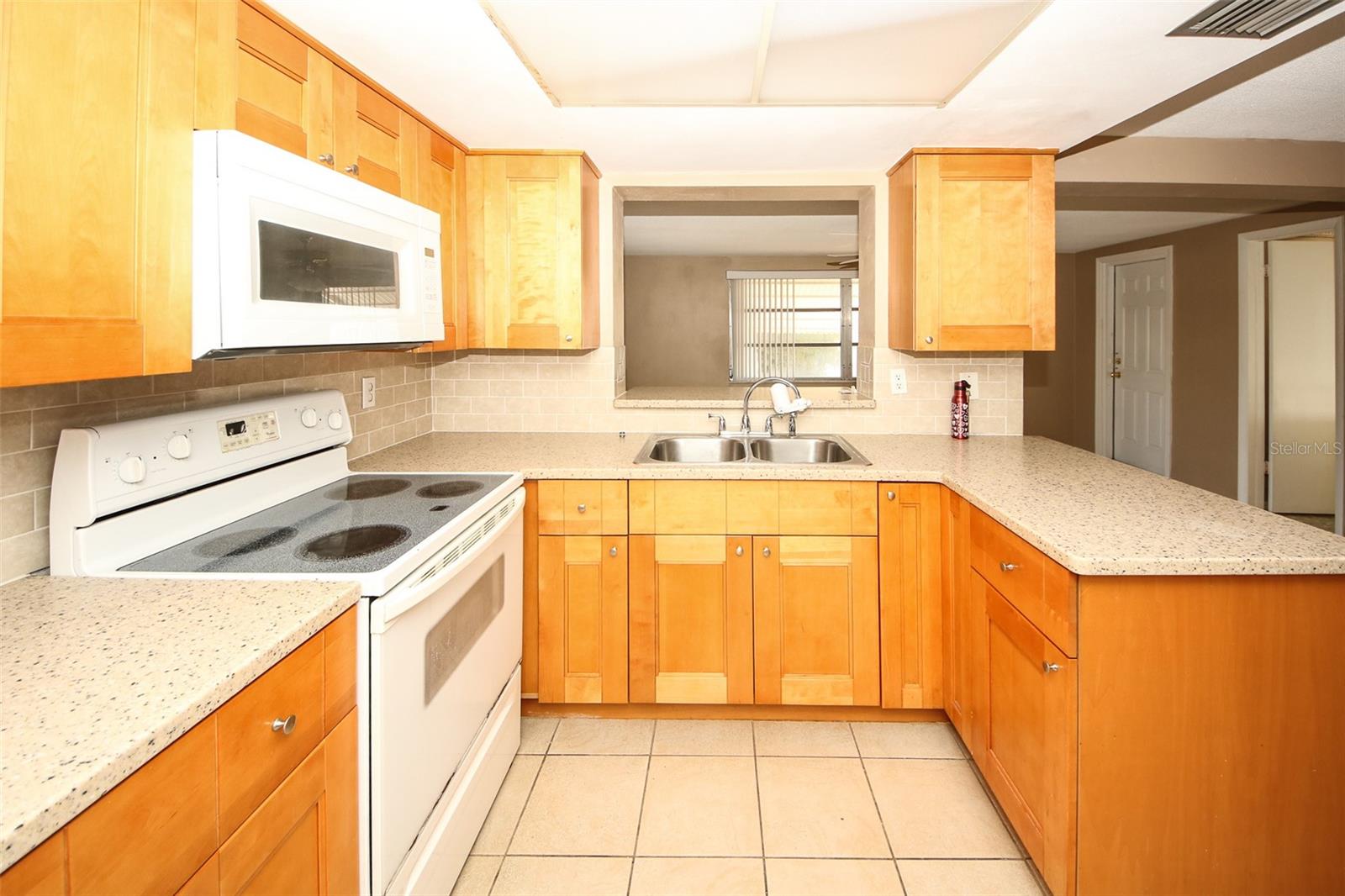 10824 Queens Rd Property Photo 16