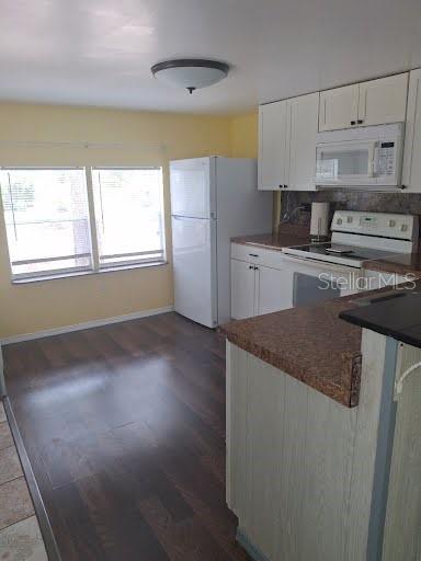 9723 Tom St Property Photo 3