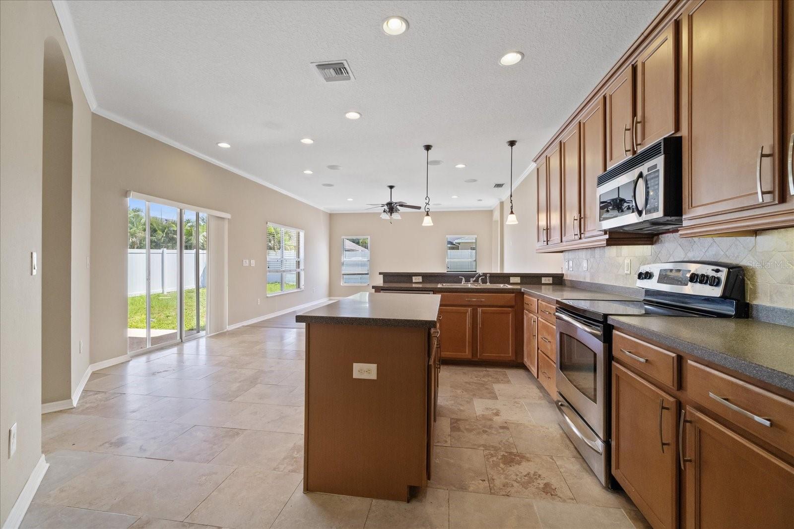 1833 Mira Lago Cir Property Photo 9