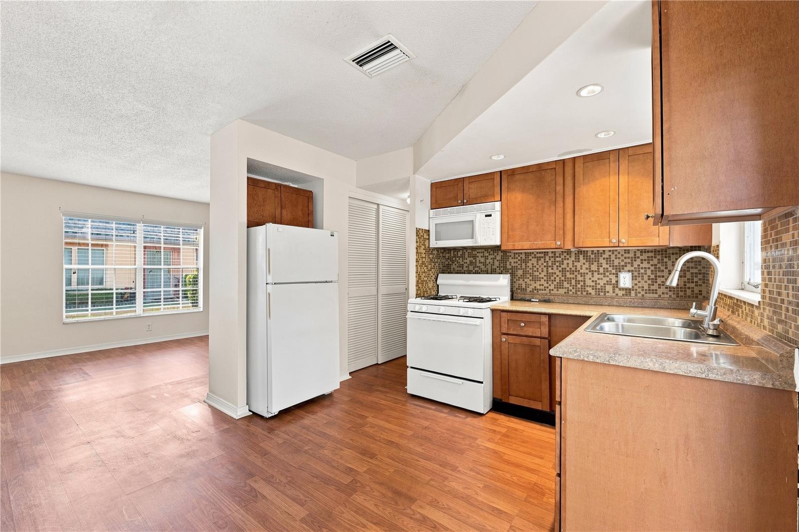 7811 39th Ter N Property Photo 11