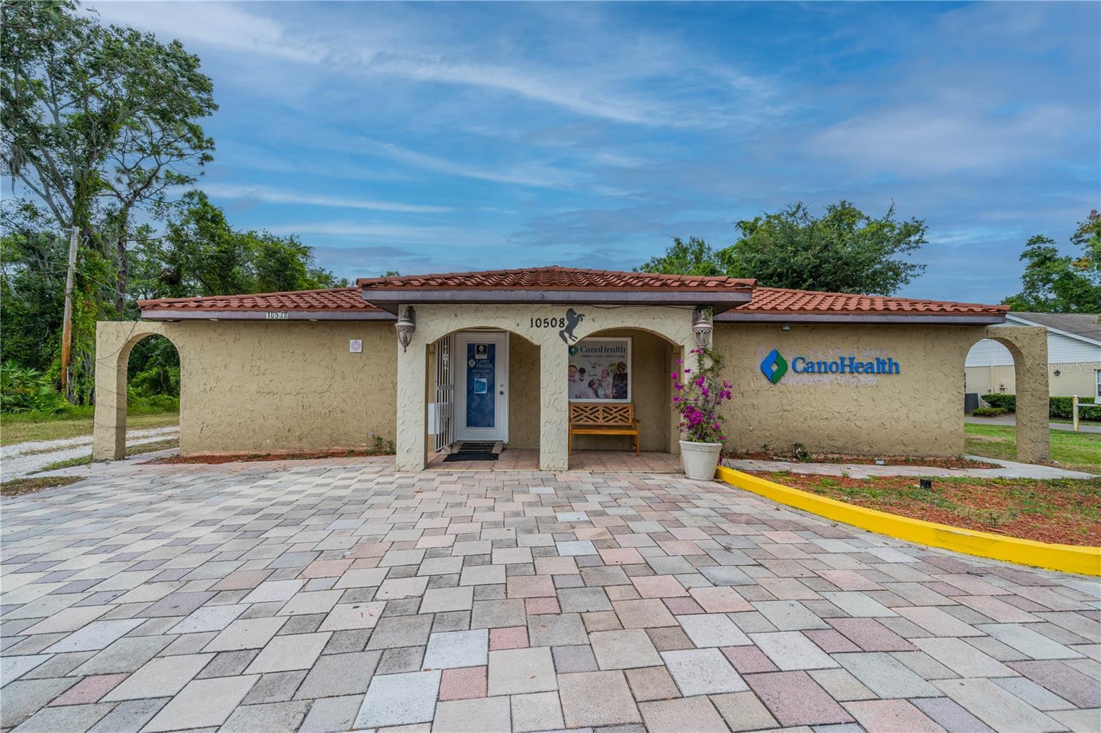 10508 GIBSONTON DR Property Photo 1