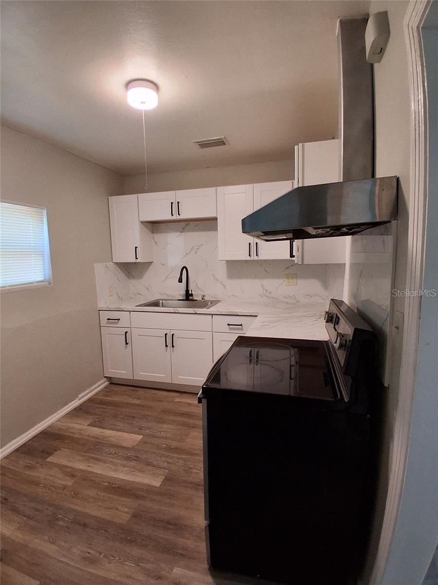506 N Macdill Ave Property Photo 4