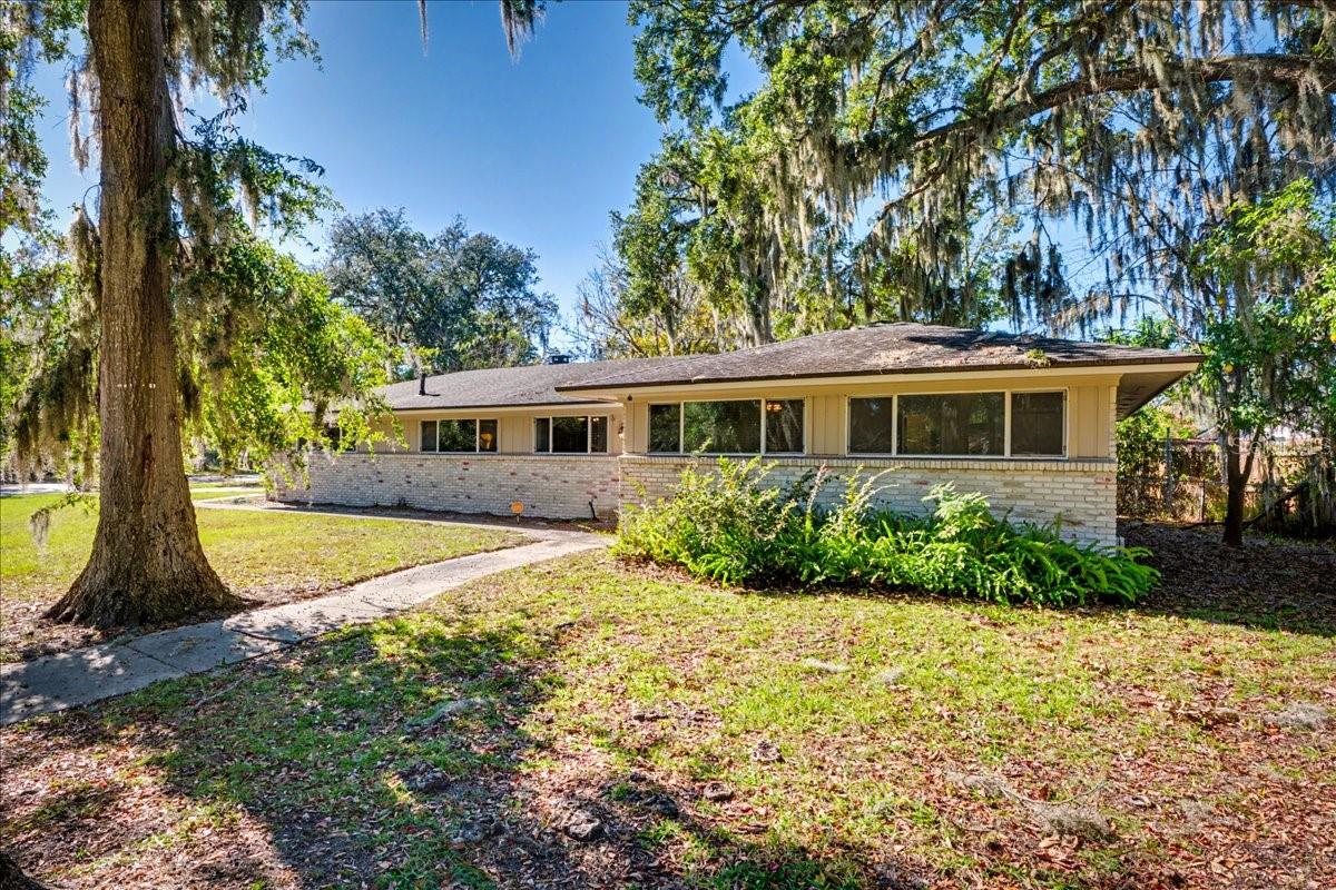 2349 Moody Ave Property Photo 4