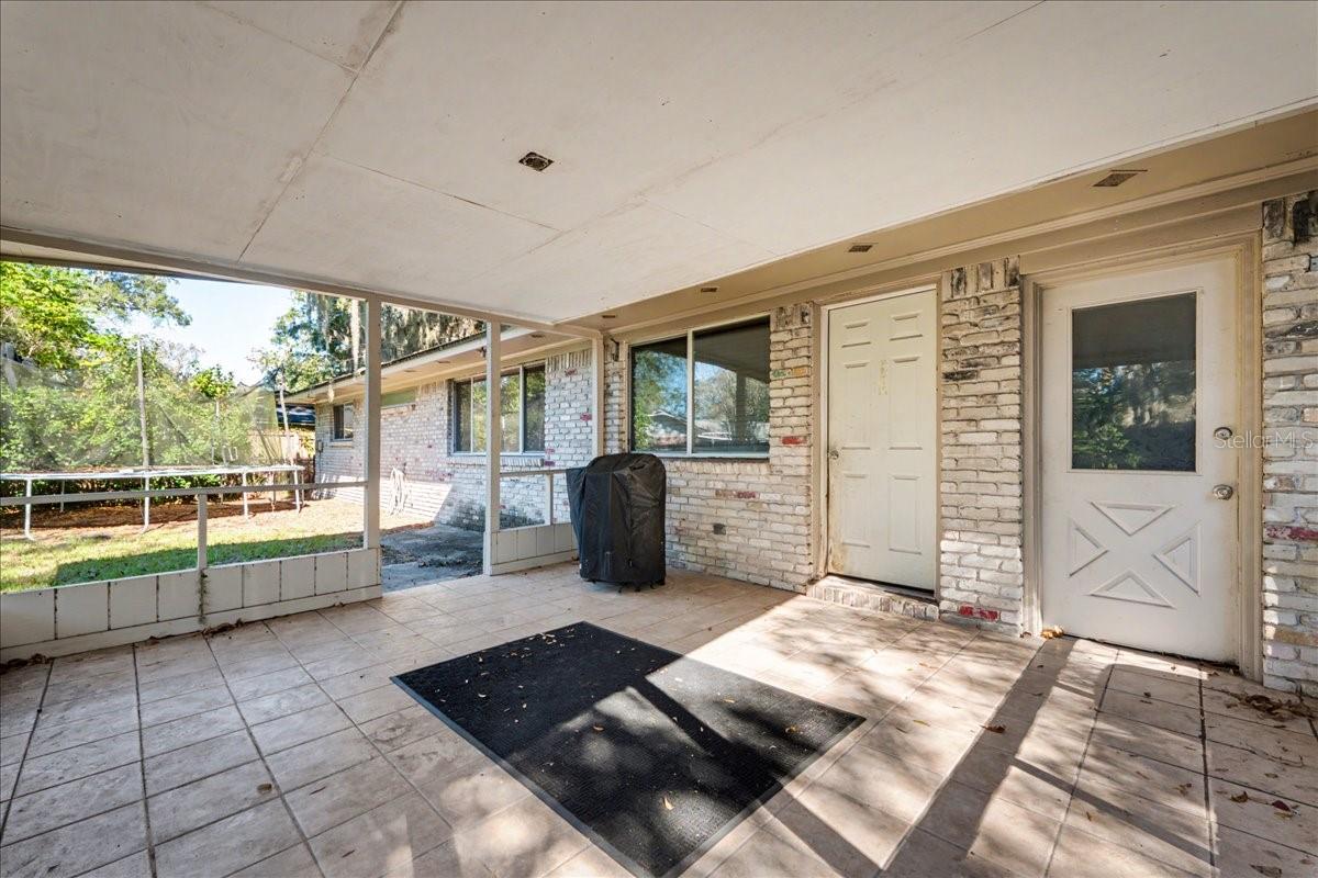 2349 Moody Ave Property Photo 8