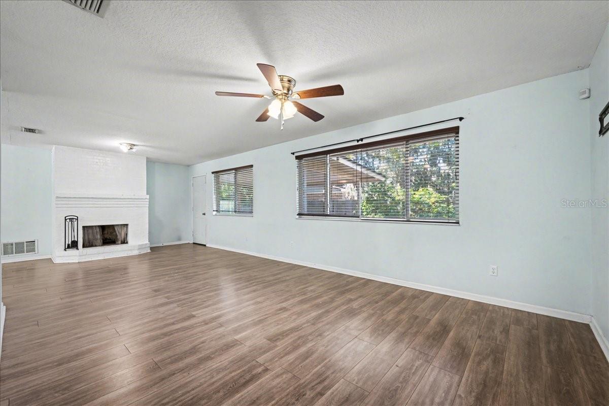 2349 Moody Ave Property Photo 11