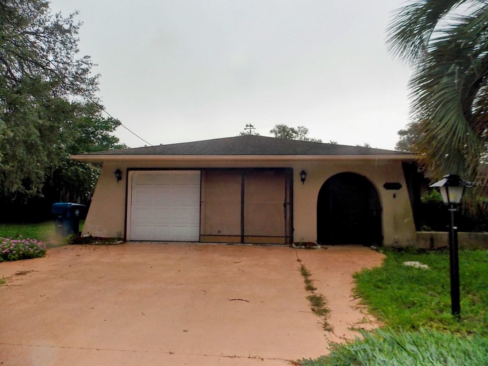 2118 LAREDO AVE Property Photo 1