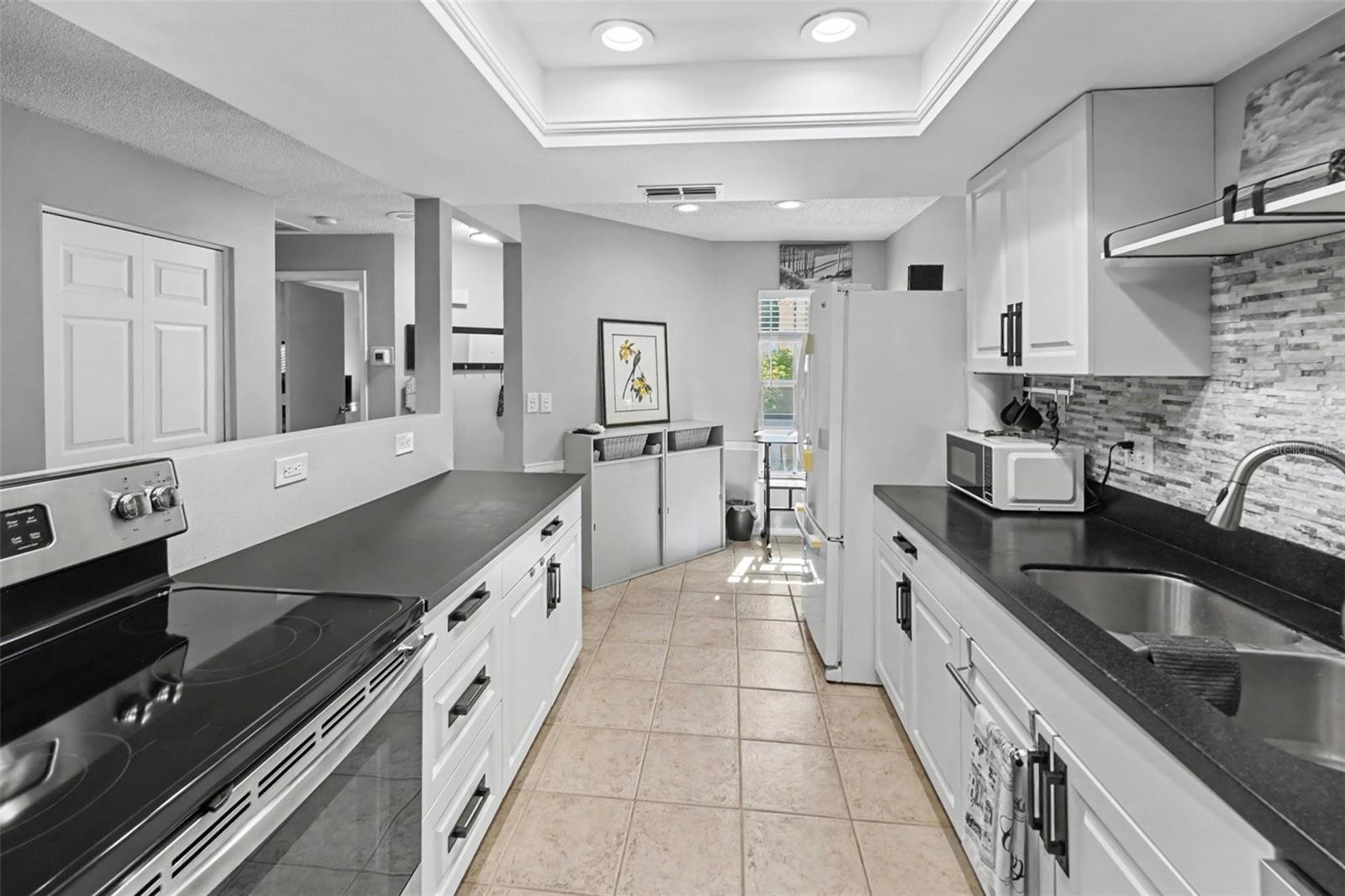 1652 Highland Club Ln Property Photo 3