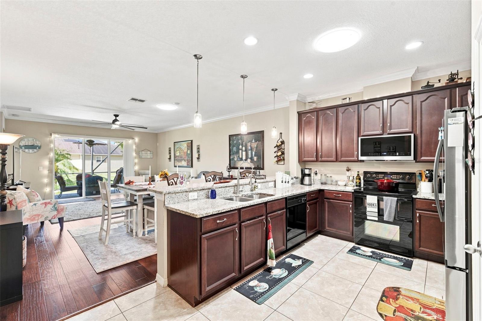 2219 Parrot Fish Dr Property Photo 6
