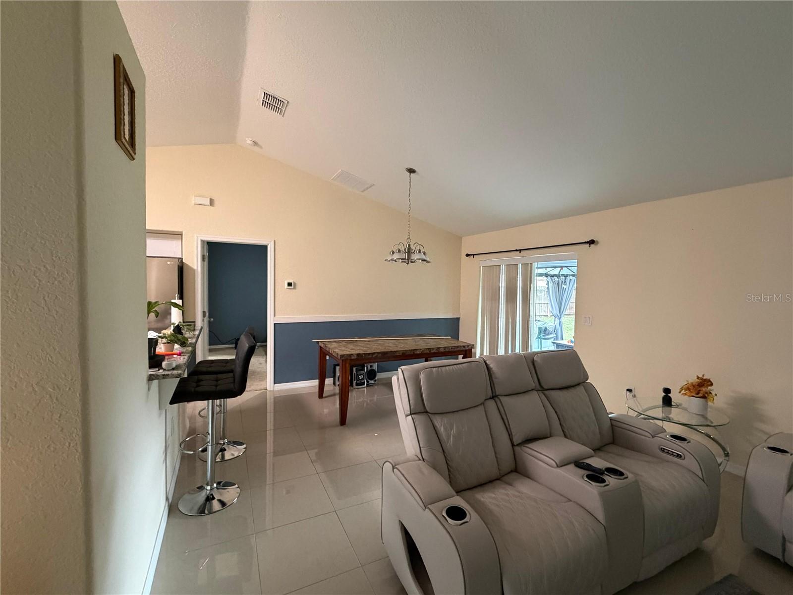 14220 Spring Hill Dr Property Photo 4