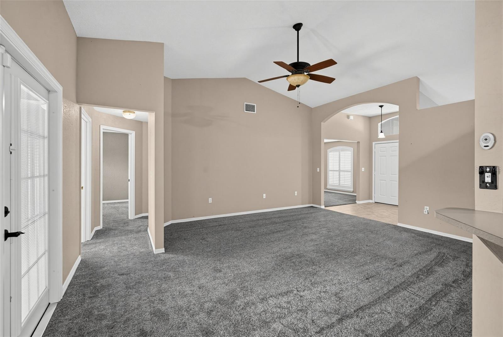 5625 Fischer Dr Property Photo 4