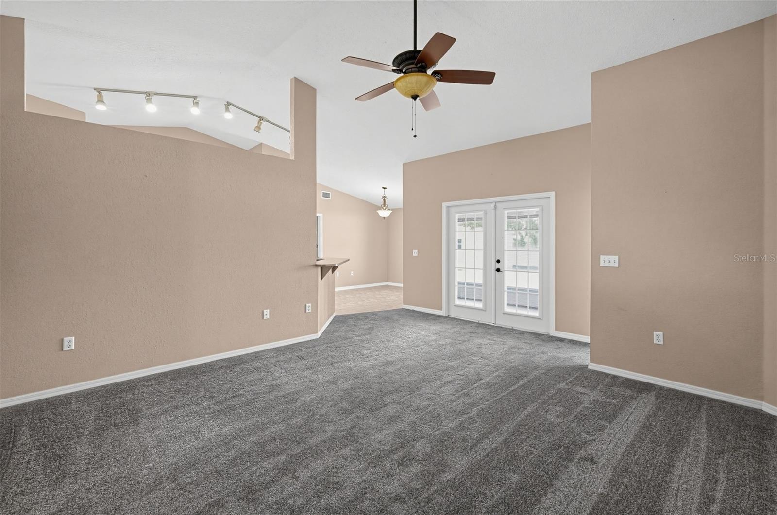 5625 Fischer Dr Property Photo 6