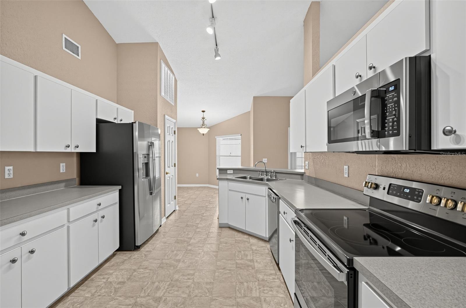5625 Fischer Dr Property Photo 8