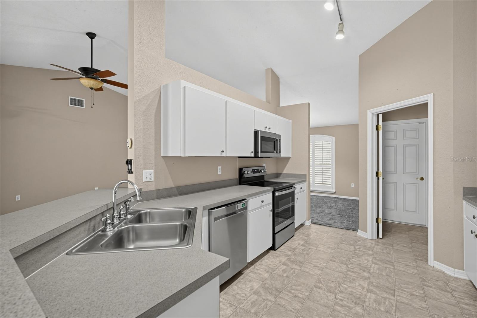 5625 Fischer Dr Property Photo 10